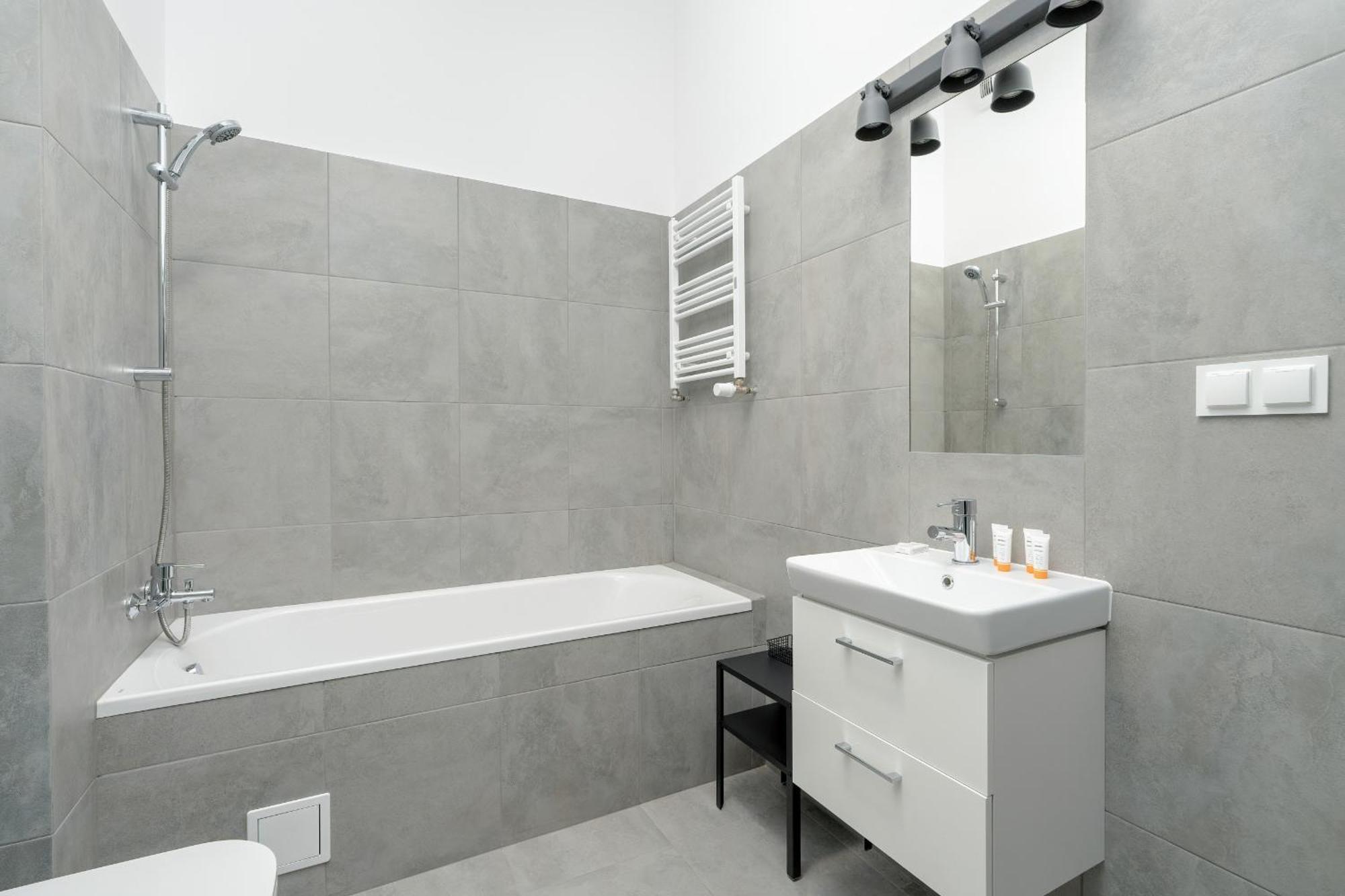 Cozy Studio With Balcony And Free Garage By Noclegi Renters Poznań Esterno foto