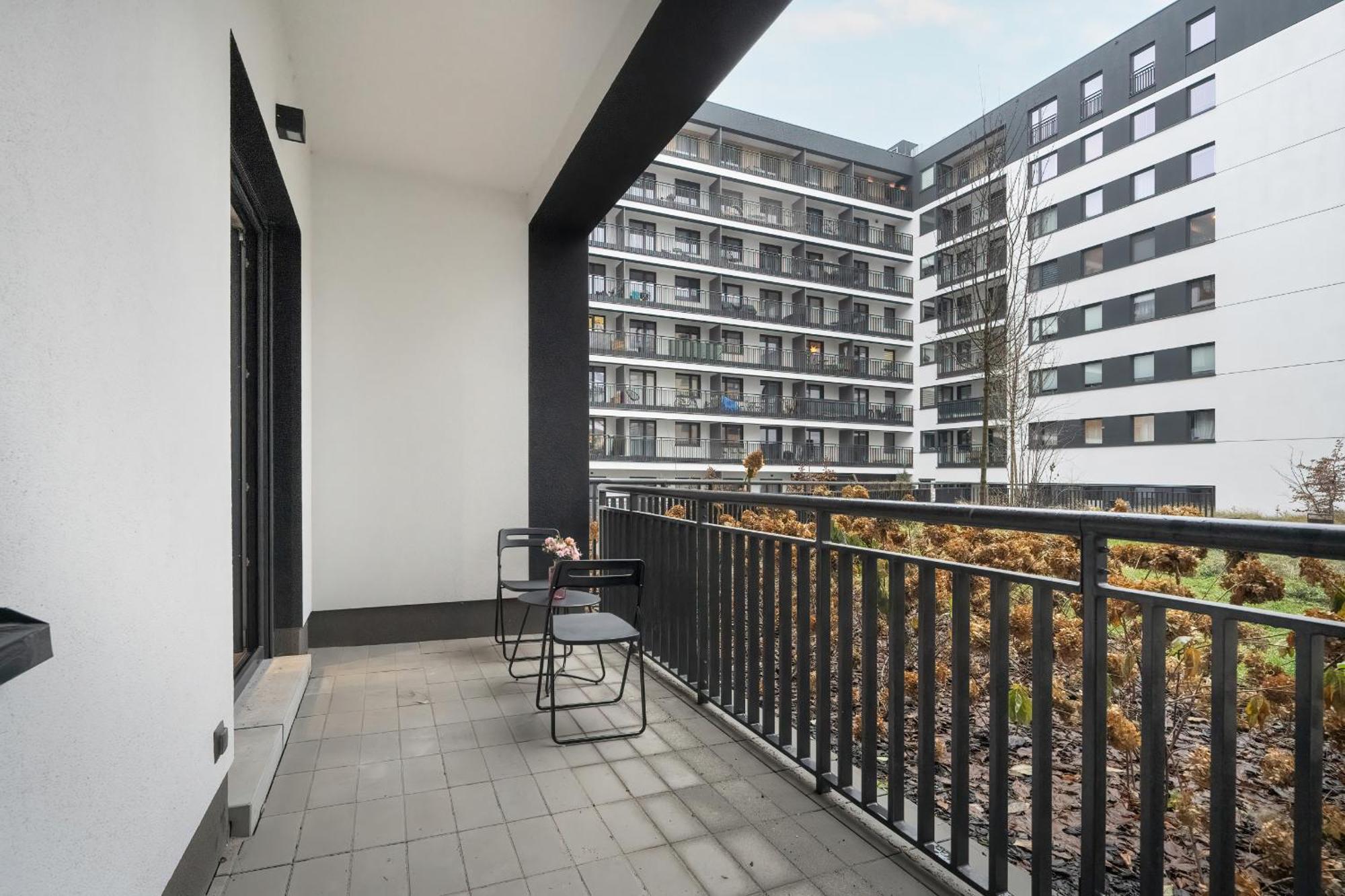 Cozy Studio With Balcony And Free Garage By Noclegi Renters Poznań Esterno foto